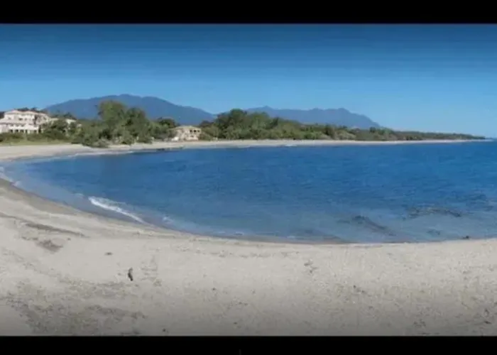 Convivial A Avec Piscine *